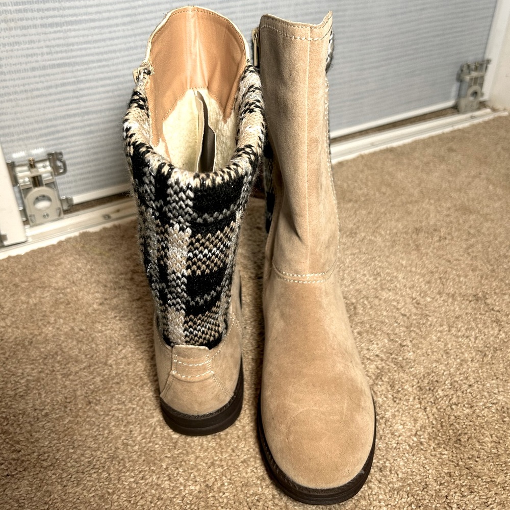 Muk Luks Women’s Stacy Boots size 9